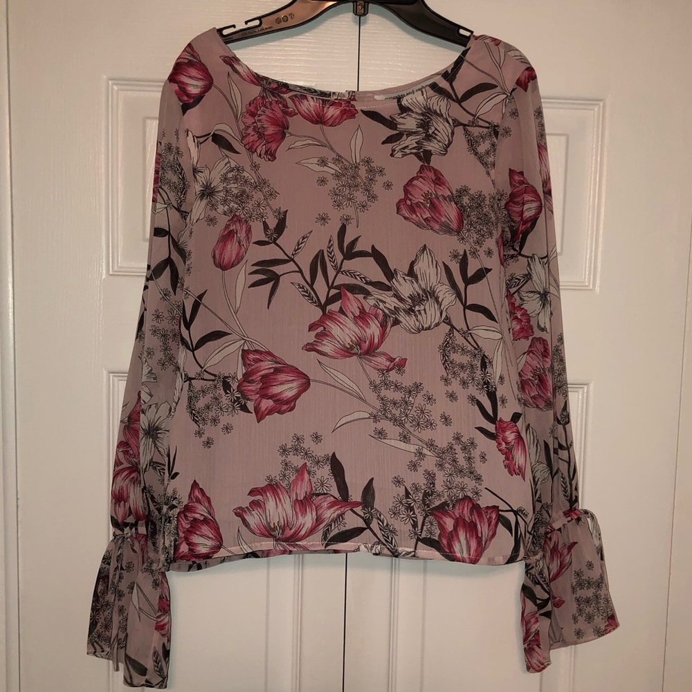 Cupcakes and Cashmere top size small